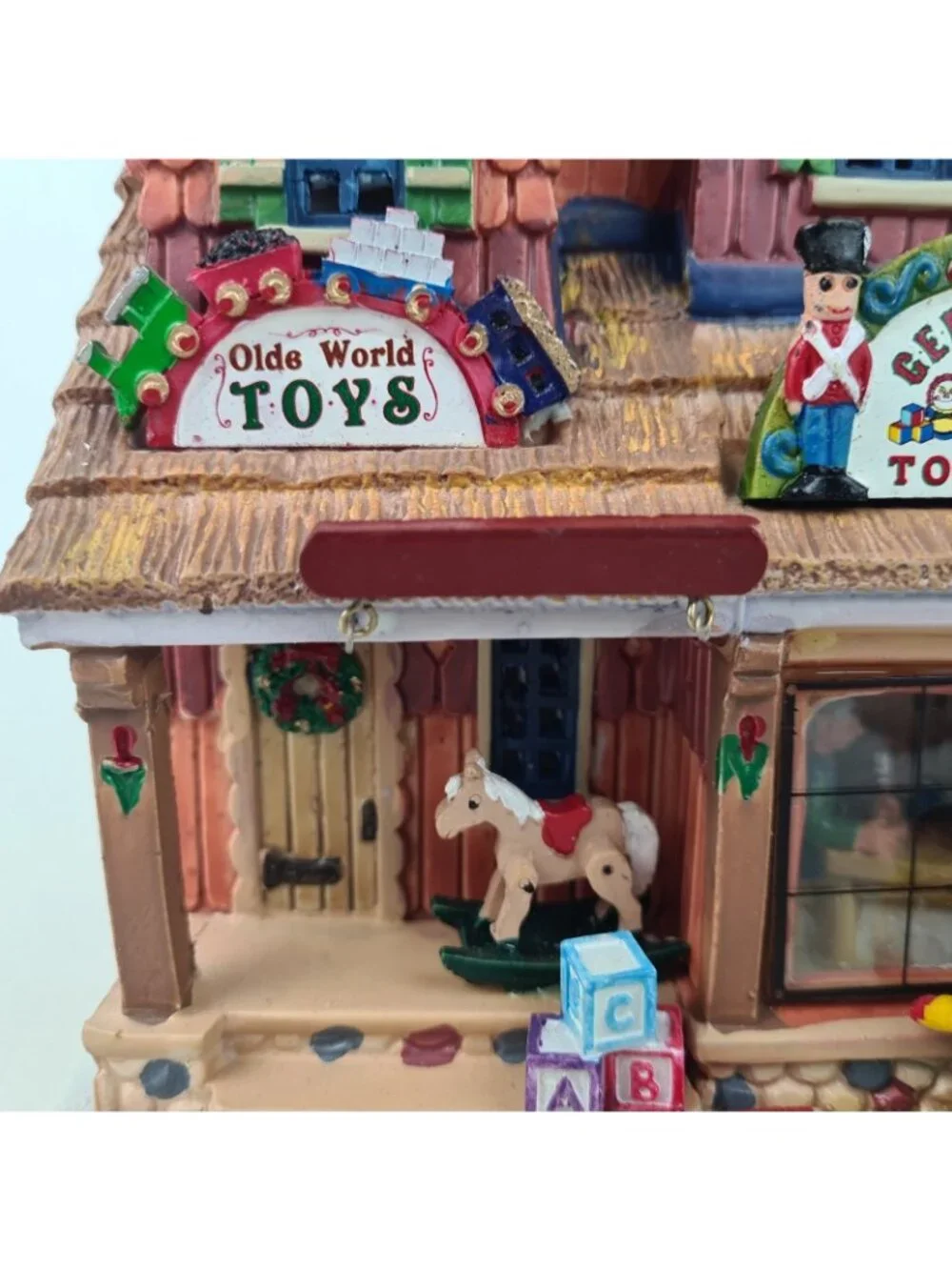 LEMAX Signature Series Geppettos Toy Shop 25390 Porcelain Lighted House Vntg